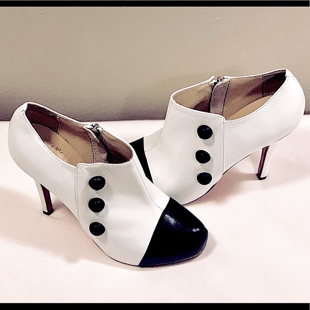 CHRISTIAN LOUBOUTIN Ankle Boots size 39 US 8 White and Black Leather - Picture 4 of 9